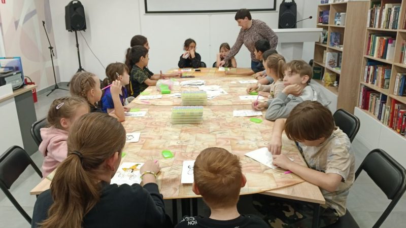 Юные ружане воплощали «Волшебника Изумрудного города» в алмазной мозаике  