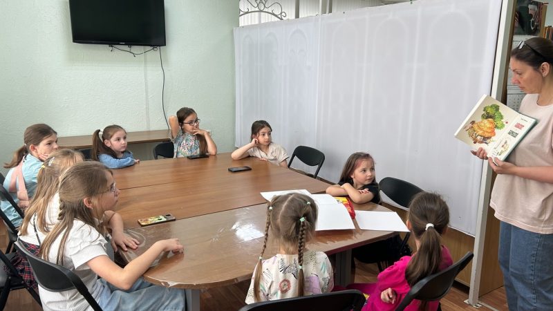 В Тучковской детской библиотеке сняли буктрейлер к «Доктору Айболиту»