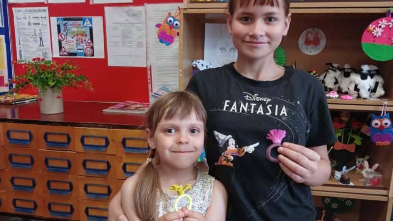 В Орешковской библиотеке прошел мастер-класс «Мастерим из фоамирана»