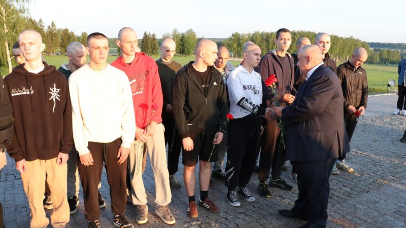 Александр Горбылёв принял участие в проводах призывников на Бородинском поле