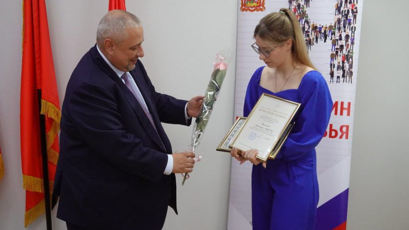 Александр Горбылёв наградил рузских победителей регионального этапа Всероссийской олимпиады школьников