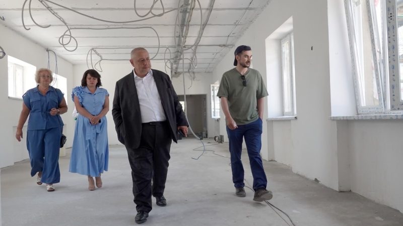 Глава Рузского округа осмотрел ход ремонтных работ в Колюбакинском детском саду