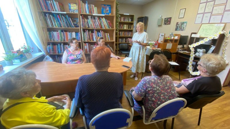 В Орешковской библиотеке прошла беседа об апостолах