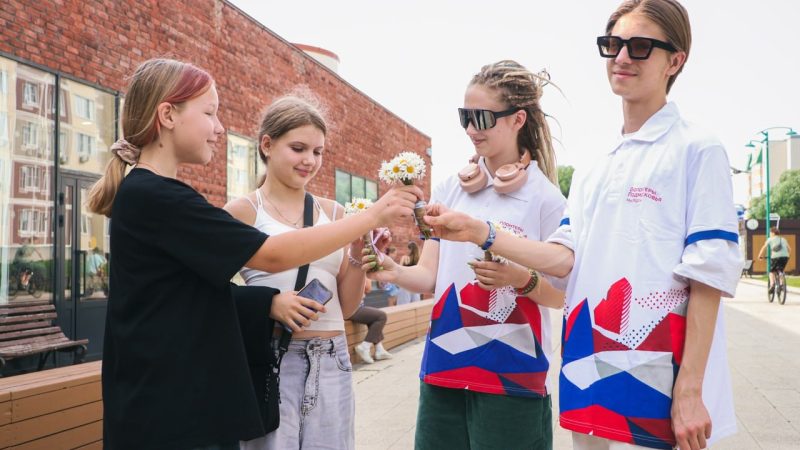 Волонтеры пожелали ружанам крепкой любви, семейного благополучия и взаимопонимания