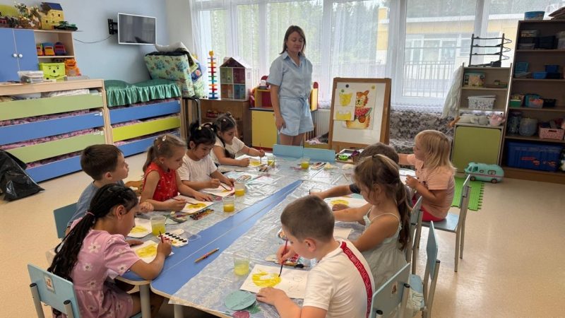 Дороховские детсадовцы рисовали котика с арбузом