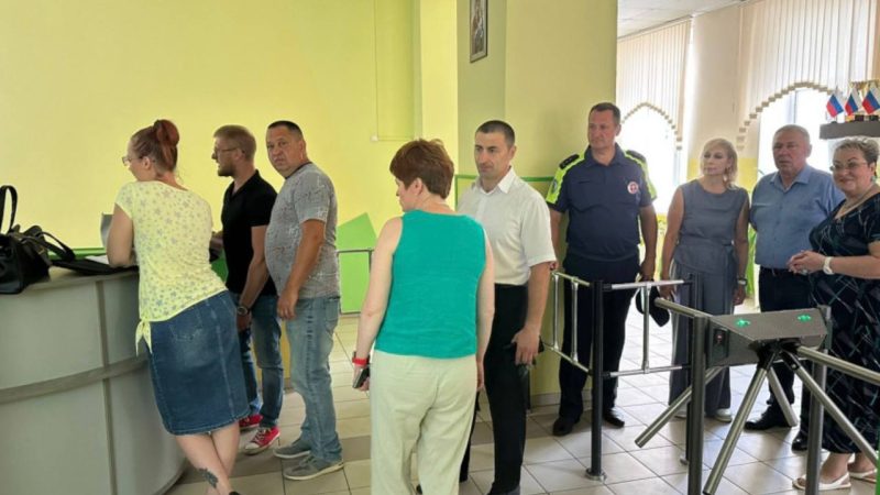 Единороссы проверили готовность Рузской школы №3 к новому учебному году