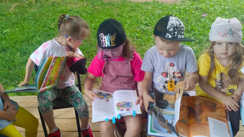 В литературном калейдоскопе участвовали детсадовцы из Орешек