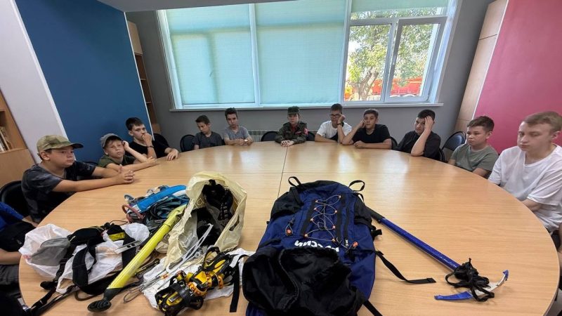 Рузским юнармейцам рассказали об альпинистском снаряжении и технике безопасности при работе на высоте