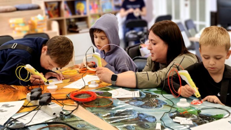 В Рузской центральной библиотеке состоялось занятие в студии креативного моделирования