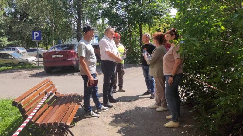 Идет капитальный ремонт кровли дома в Дорохово