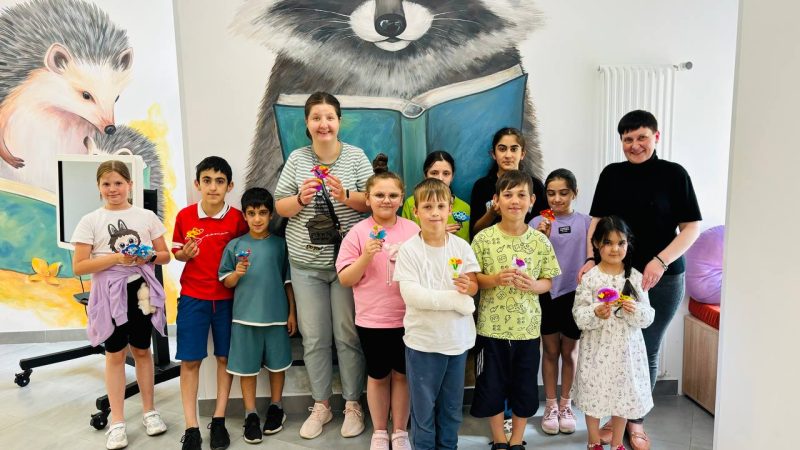 В Рузской библиотеке прошёл мастер-класс «Букет цветов»