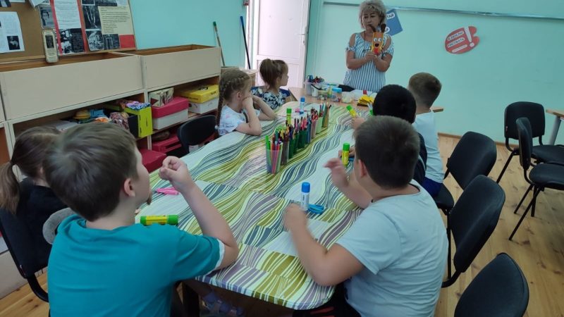 В Тучковской библиотеке прошёл мастер-класс «Дети о лете»