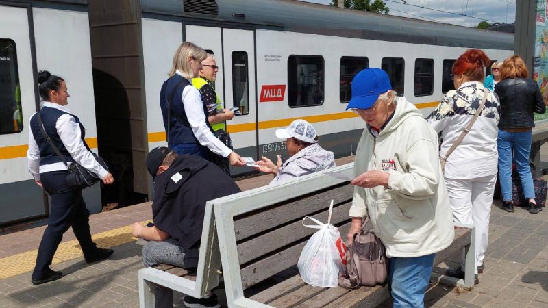 Жителей Подмосковья призывают к безопасному поведению на железной дороге