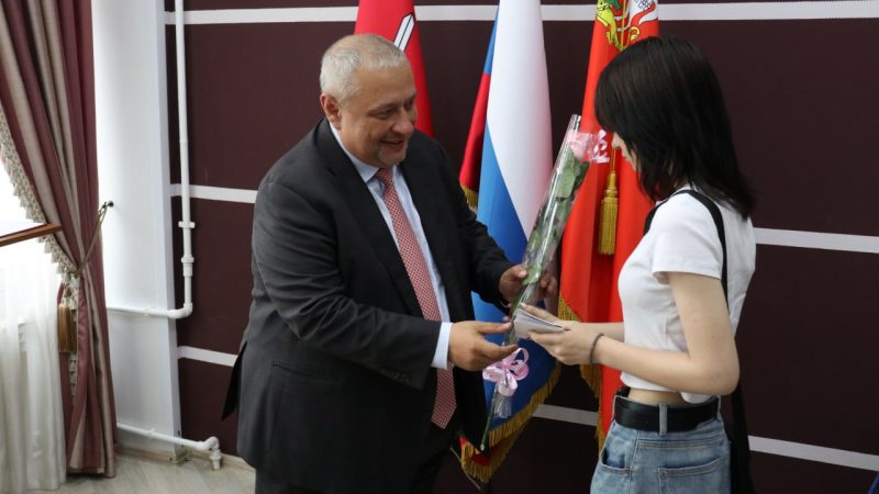 Юные жители округа получили свои паспорта из рук главы  