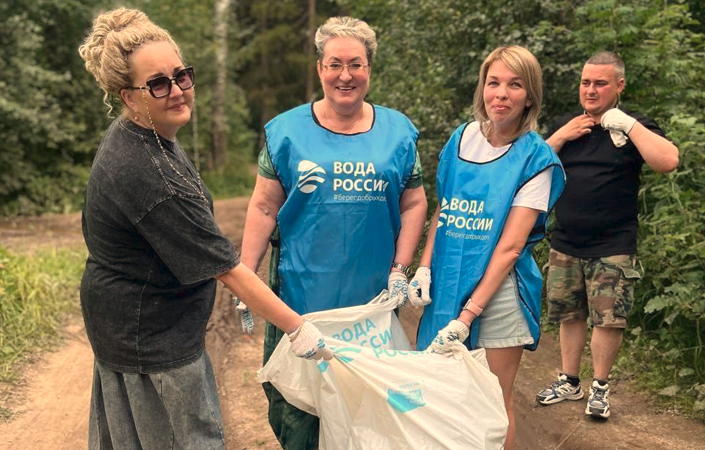 Депутаты, волонтёры и активные жители собрали 8 кубов мусора на берегу Озернинского водохранилища   