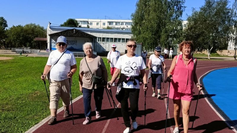 Рузских пенсионеров приглашают на занятия скандинавской ходьбой