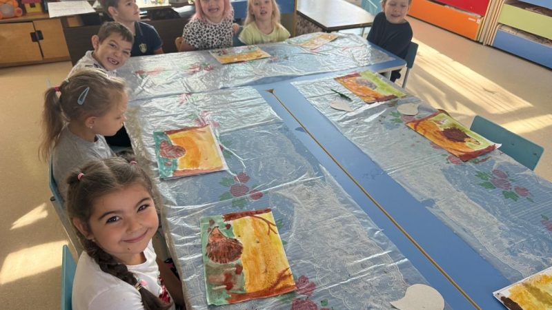 Дороховские детсадовцы рисовали ёжика в лесу