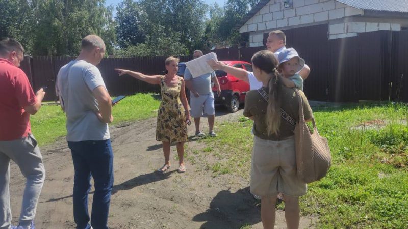 Единороссы обсудили вопросы благоустройства с жителями Дорохово