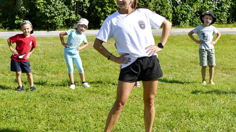 Рузские полицейские провели зарядку для маленьких жителей