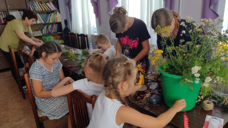 В Колюбакинской библиотеке прошёл мастер-класс «Птица Радость»