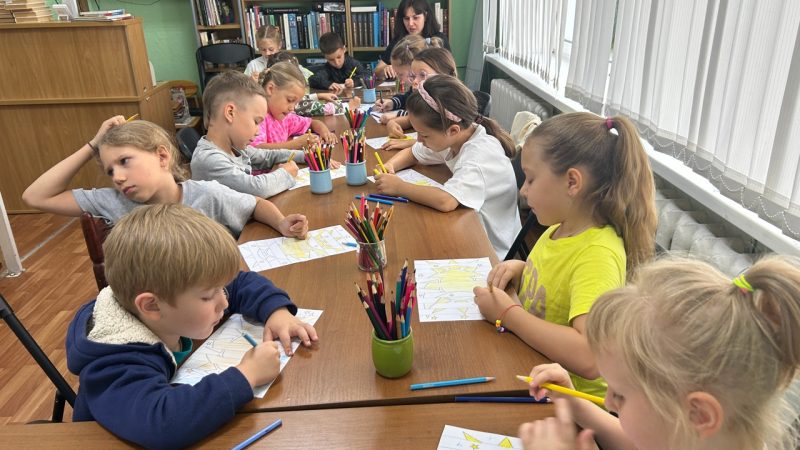 Тучковские ребята освоили рисование в технике агамограф