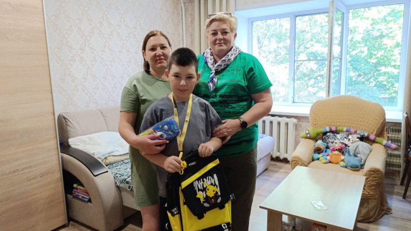 «Единая Россия» вручила рюкзаки для школьников Рузского округа