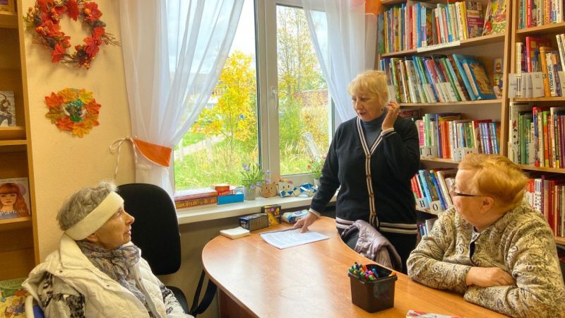 С биографией и творчеством Ожегова ознакомились орешковские долголеты