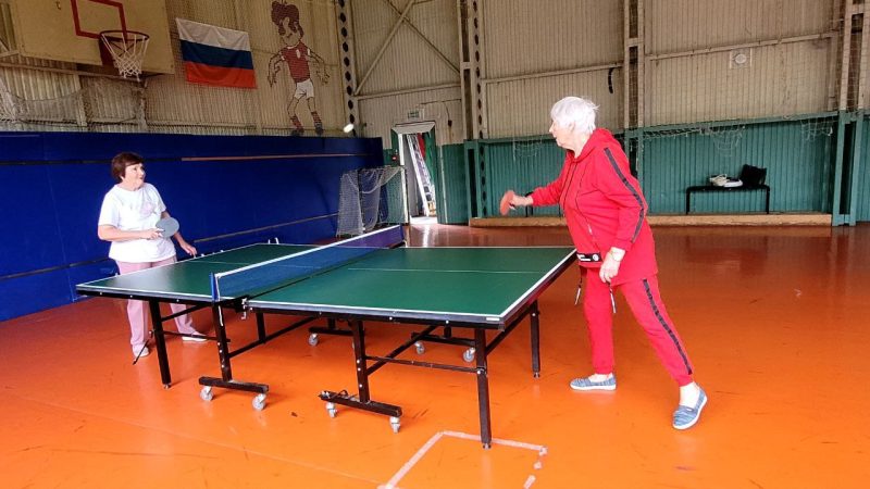 Рузские пенсионеры играют в настольный теннис