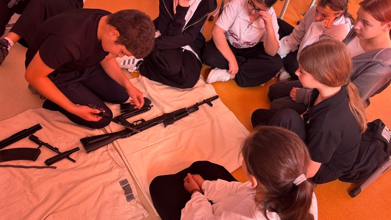 Тучковские школьники ознакомились с основами безопасной работы с оружием