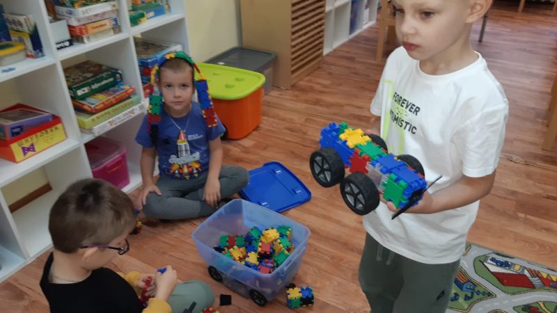 Нововолковские детсадовцы выполняли задания по конструированию