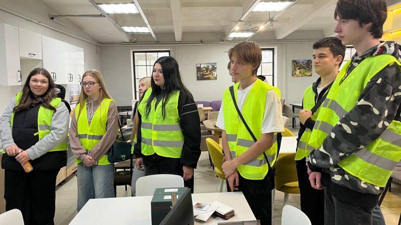 Для тучковских студентов прошло профориентационное мероприятие на Рузской мебельной фабрике