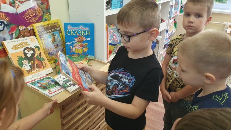 Вечера сказок и настольного театра прошли в Нововолковском детском саду