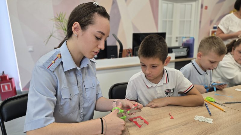 Рузские госавтоинспекторы провели мастер-класс по изготовлению светоотражателей