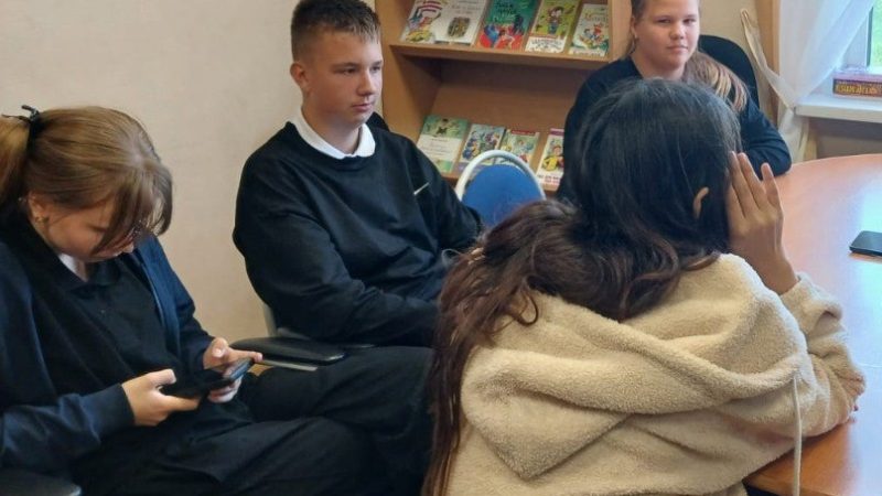 В Орешковской библиотеке прошел час памяти