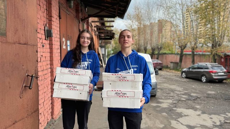 Рузские молодогвардейцы помогали сортировать гумпомощь