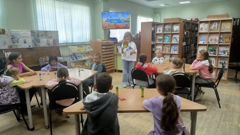 В Тучковской библиотеке провели познавательно-творческий час «Лето в сердце»