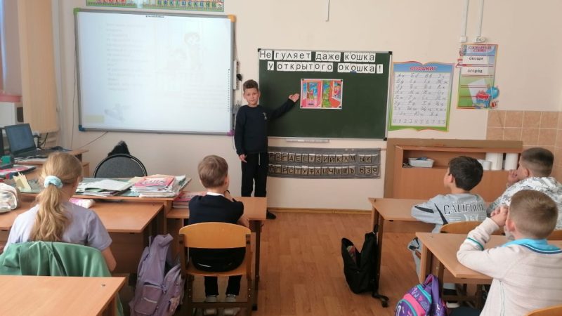 «Не гуляет даже кошка у открытого окошка!»