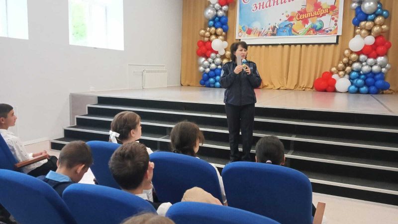 Инспектор ГИБДД провела урок безопасности для школьников Дороховской школы