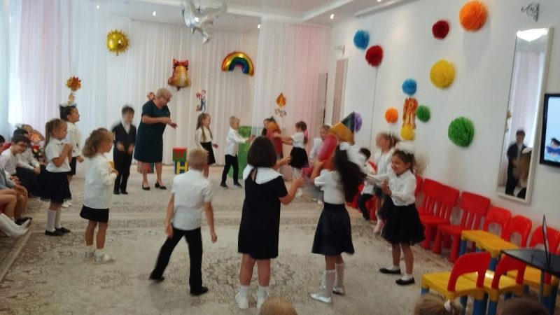 «Путешествие в страну Знаний»: яркий старт учебного года