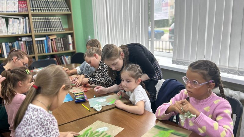 Для юных тучковцев провели арт-терапевтический мастер-класс «Одуванчики»