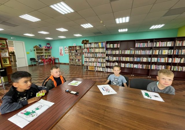 В Лидинской библиотеке прошёл мастер-класс «Открытка солдату»