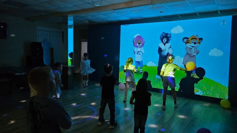 Зажигательный финал лета: детская дискотека на Беляной Горе