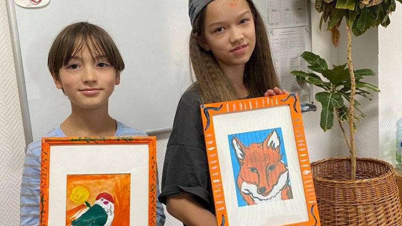Юные тучковцы расписывали рамки для картин