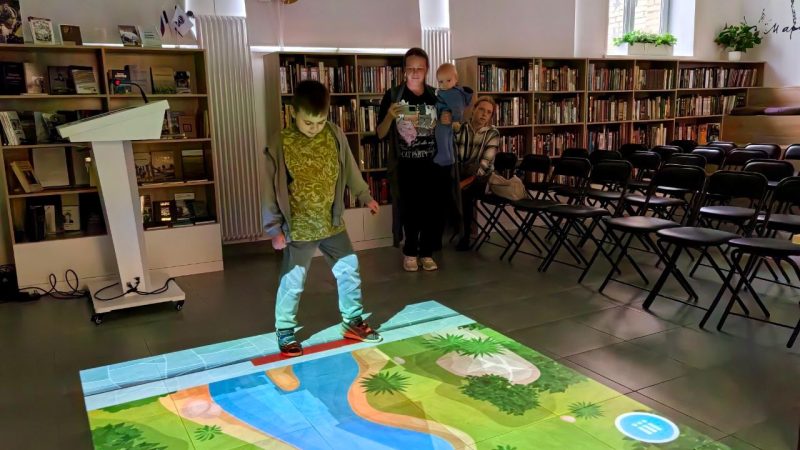 Юные ружане участвовали в состязаниях на интерактивном полу