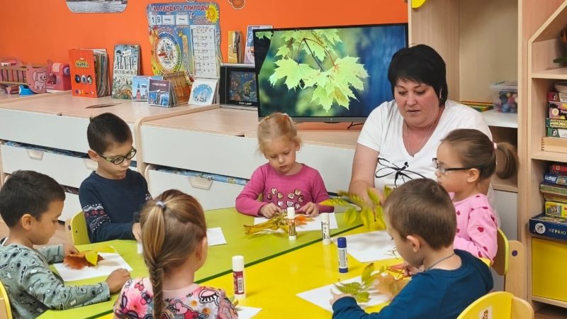 «Осенние листья по ветру кружат»