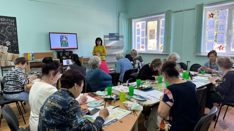 Тучковцы осваивали интуитивное рисование в библиотеке
