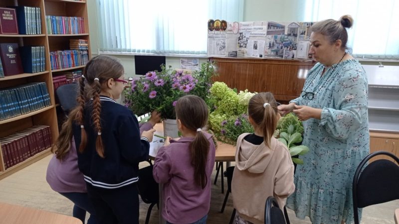 Для юных тучковцев провели мастер-класс «Осенние цветы»