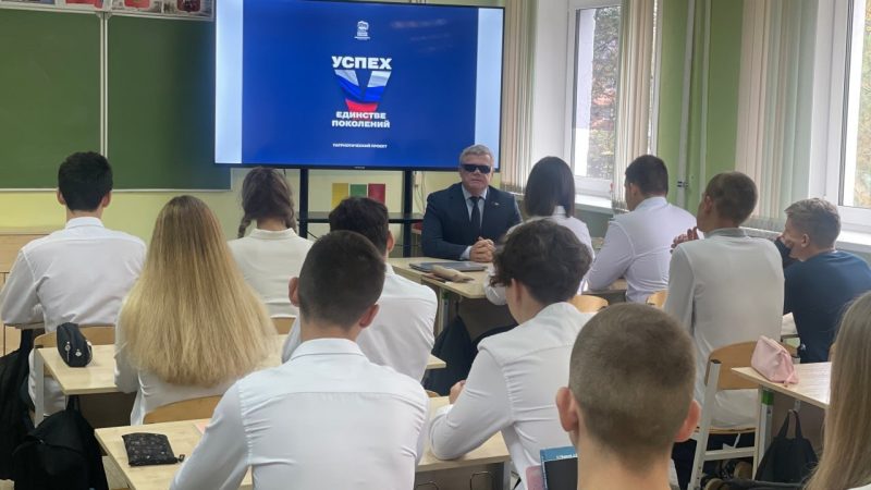 Депутат Владимир Вшивцев провел урок мужества