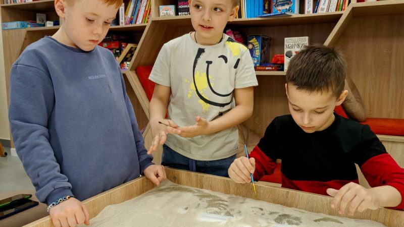 Юных ружан знакомят с книгой «Морское путешествие енота Кисточки»