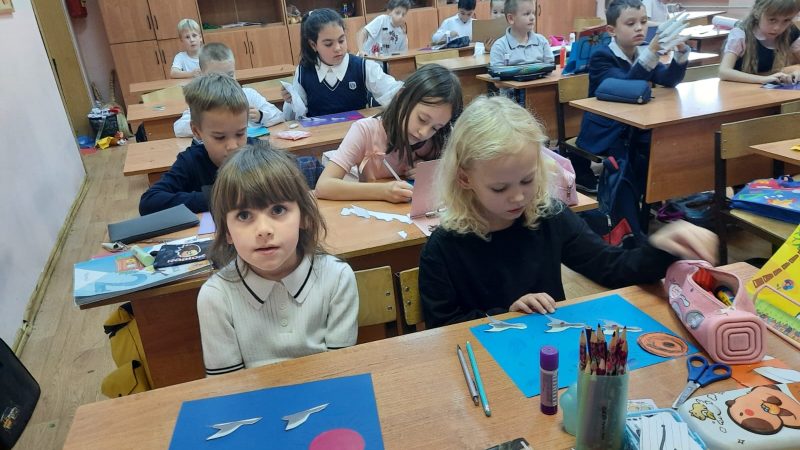 Творческая мастерская: аппликация «Летят журавли на юг»